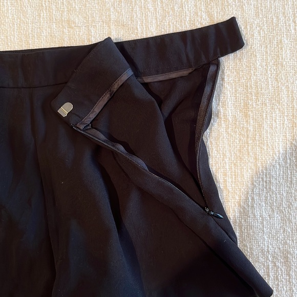 Forever 21 Black Shorts - MEDIUM - Picture 4 of 5